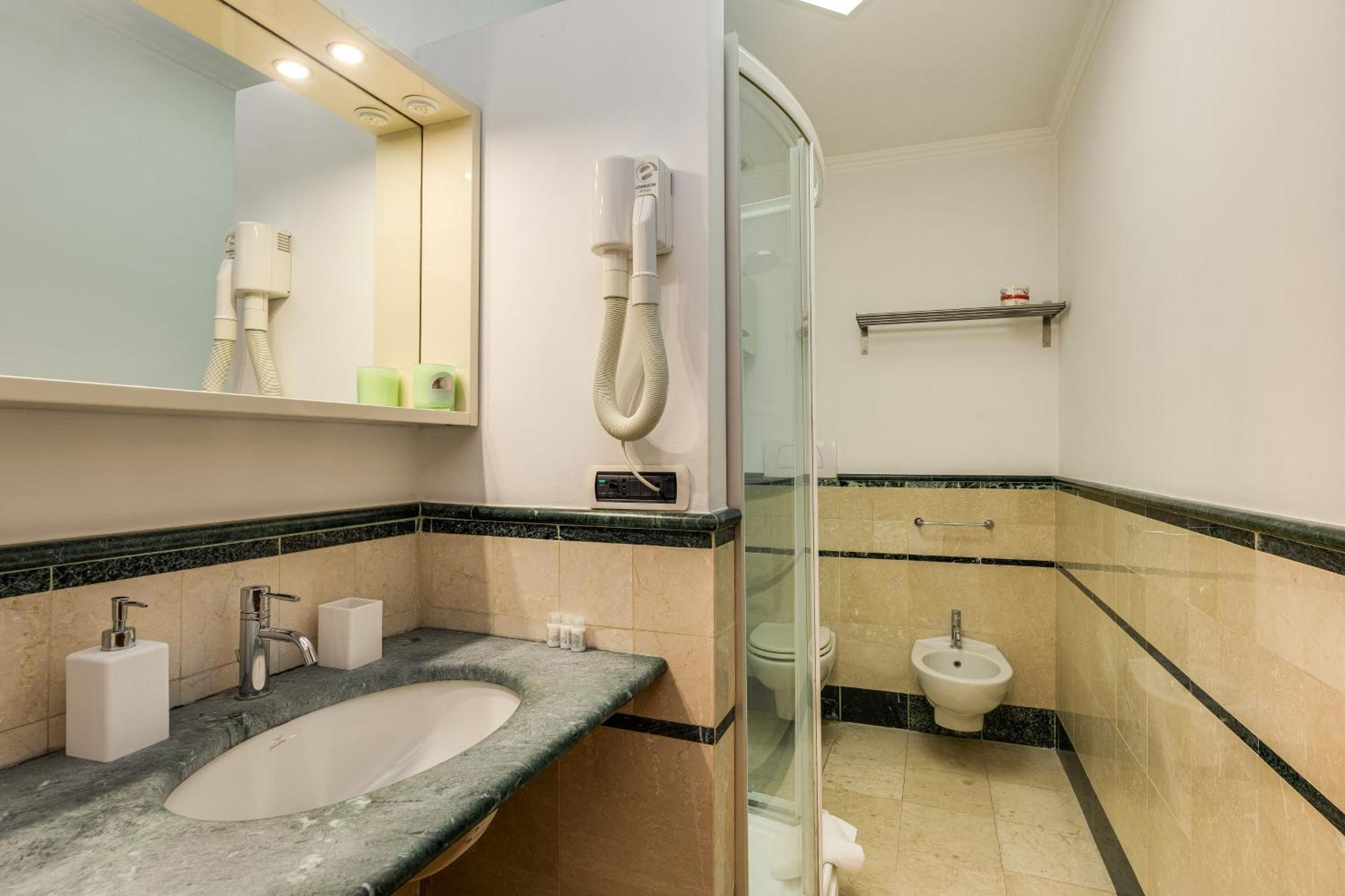 Colosseum Sweet Life Apartment โรม ภายนอก รูปภาพ